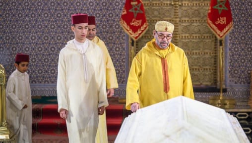 أمير المؤمنين صاحب الجلالة الملك محمد السادس يترحم على روح جلالة المغفور له الملك محمد الخامس أمير المؤمنين صاحب الجلالة الملك محمد السادس يترحم على روح جلالة المغفور له الملك محمد الخامس