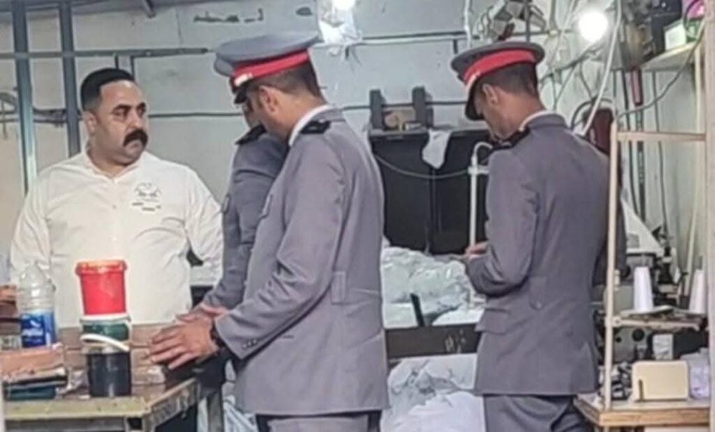 الدرك الملكي يضرب بقوة في بوسكورة: تفكيك وكر لتزوير العلامات التجارية العالمية الدرك الملكي يضرب بقوة في بوسكورة: تفكيك وكر لتزوير العلامات التجارية العالمية
